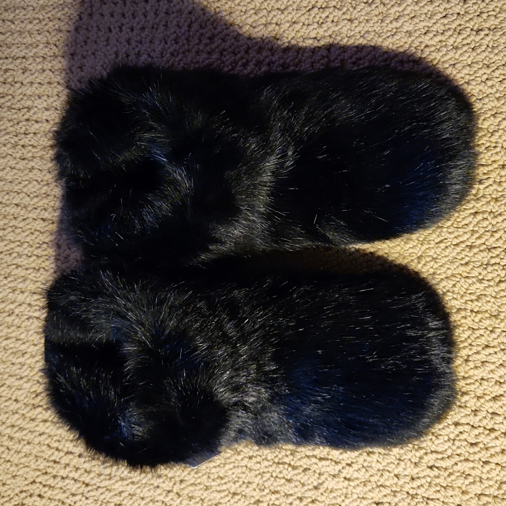 Ugg Booty Black Fur Slipper
